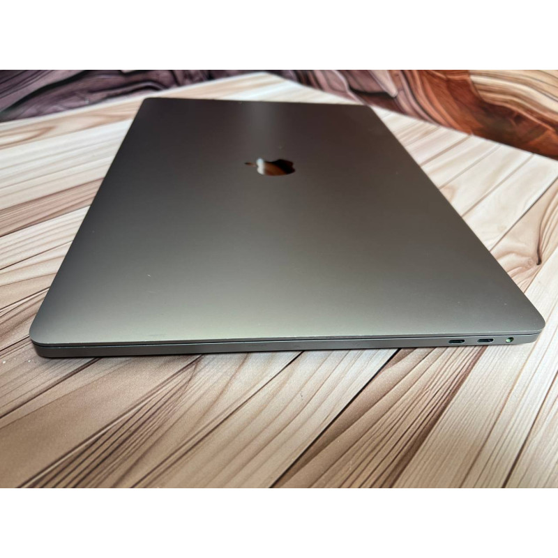 Б/в Ноутбук Apple MacBook Pro 16" 2019 i9-9880H/32/1TB. Колір - Space Gray
